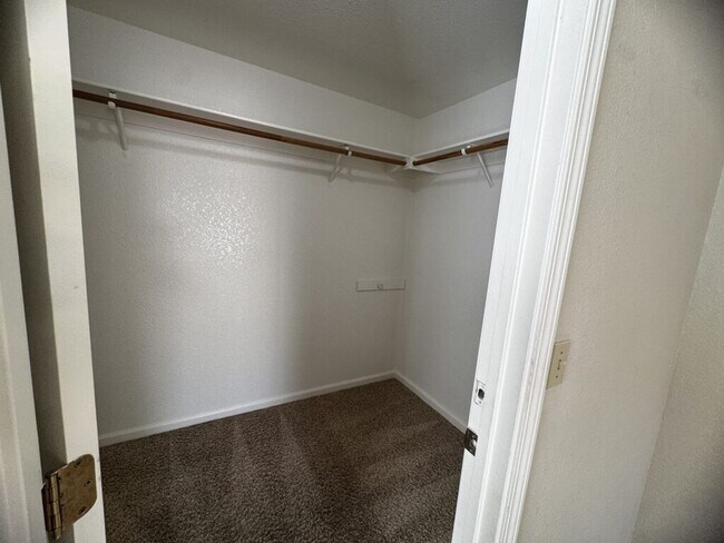 Building Photo - Riverbank