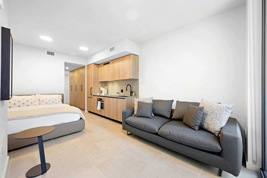 Building Photo - 121 NE 5th St