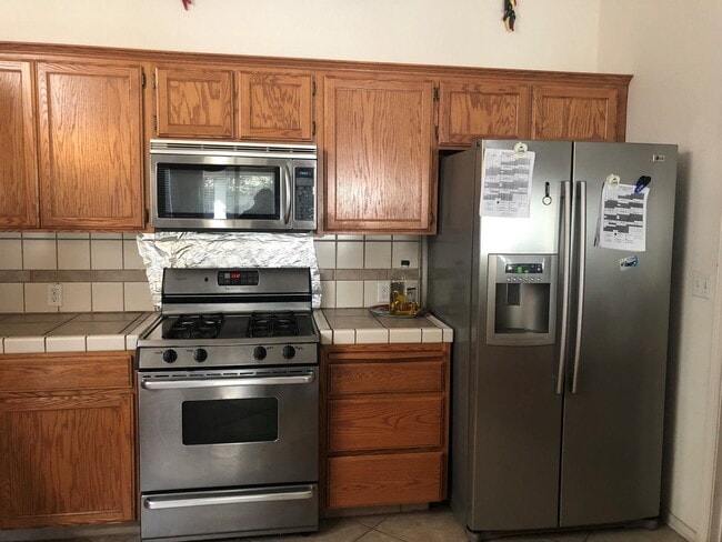 Building Photo - 2614 W Oakridge Ave