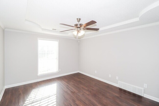 Building Photo - 15 Oaklake Cove