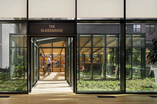 Building Photo - 547 W 47th St