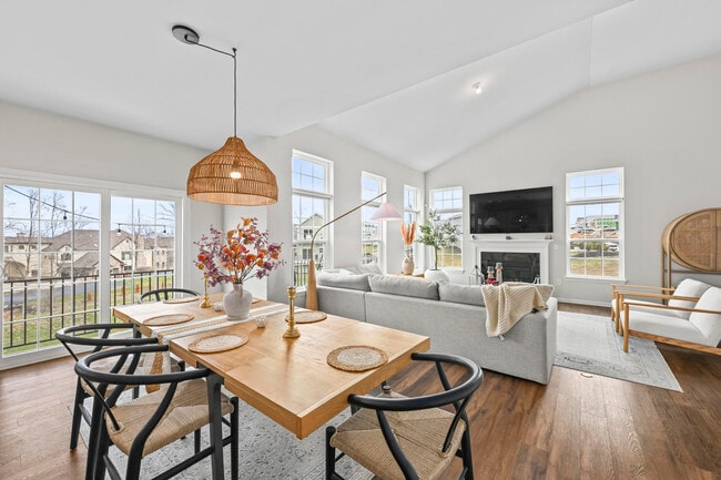 Building Photo - 1868 Forest View Ct