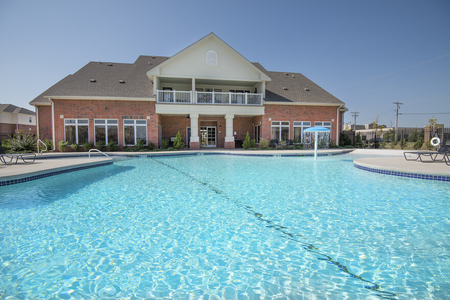 Building Photo - The Greens at Oklahoma City