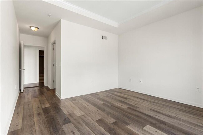 Building Photo - 3334 Peachtree Rd NE