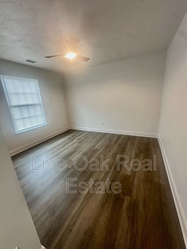 Building Photo - 1606 Parks Ave