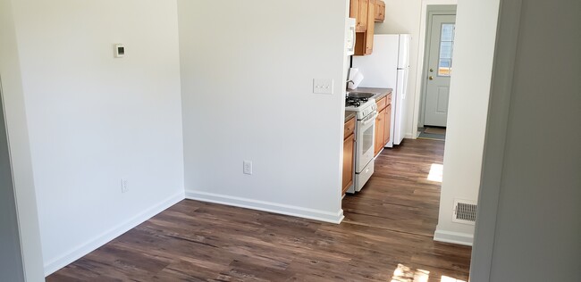 Dining room - 631 Plater St