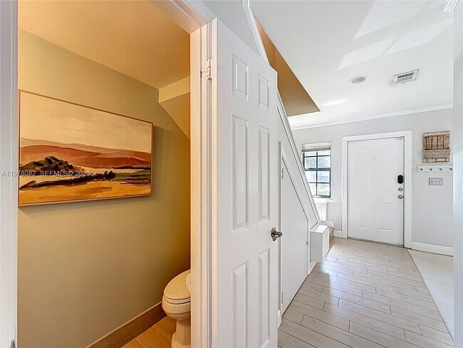 Building Photo - 2128 NE 9th Ave