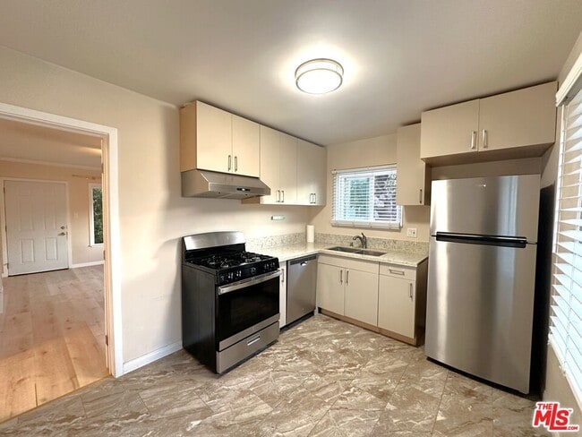 Building Photo - 2027 Euclid St