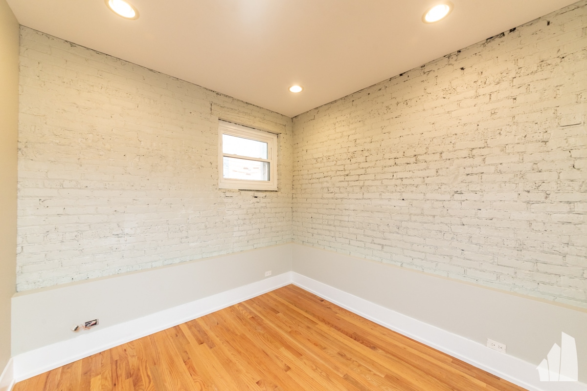 Building Photo - 1122 W Addison St