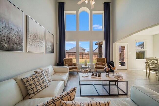 Building Photo - 1707 Benbrook Hollow Ln