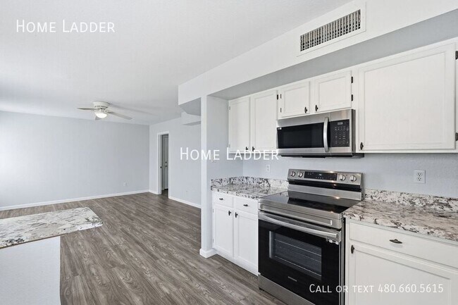 Building Photo - 7610 W Ironwood Dr