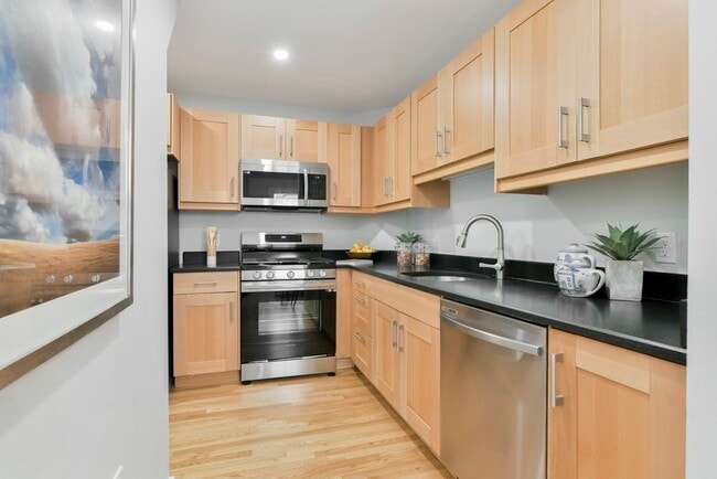 Building Photo - 30 Lowell St