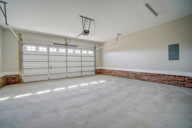 Building Photo - Open Floor Plan Home in Lyman/District 1 S...