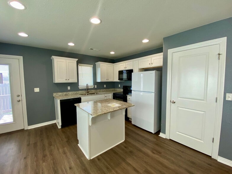 Building Photo - 1660 Gallant Fox Ln