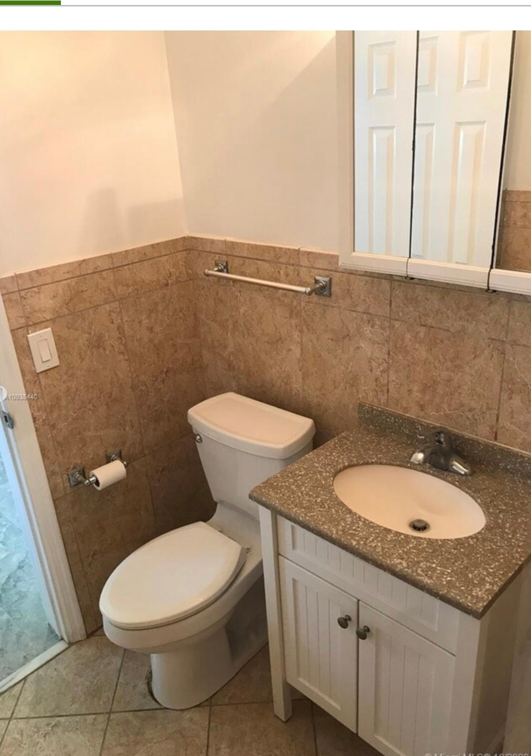 Tiled bathroom - 3049 NE 20th Ter