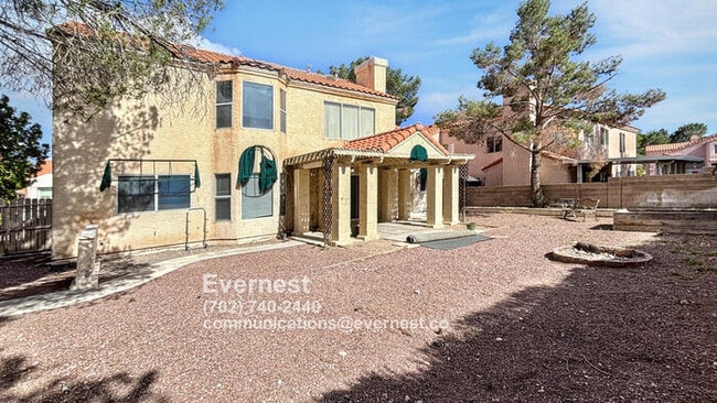 Building Photo - Spacious 4-Bedroom Home in a Great Locatio...