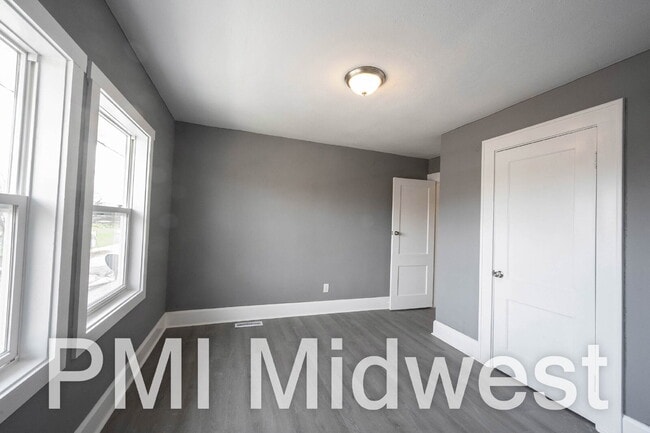 Building Photo - 24 N Euclid Ave