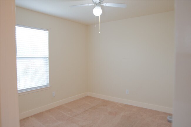 Building Photo - 20923 Patriot Park Ln