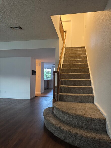 Building Photo - 1550 N Stapley Dr