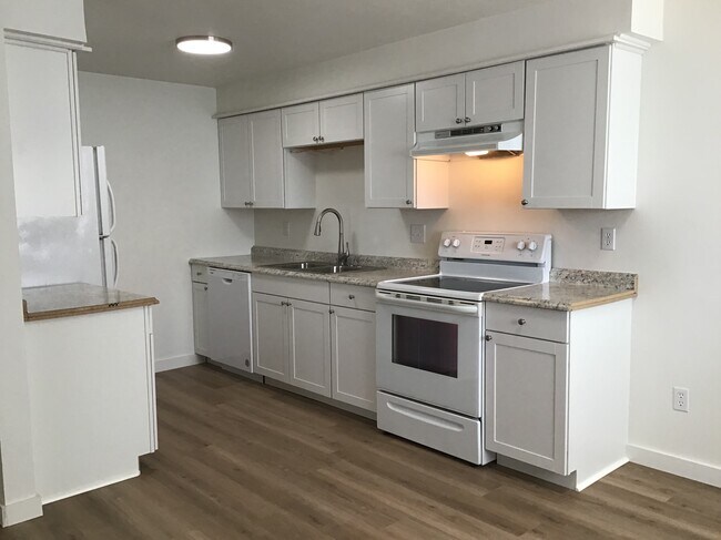 Kitchen - New - 525 S White Cloud Dr