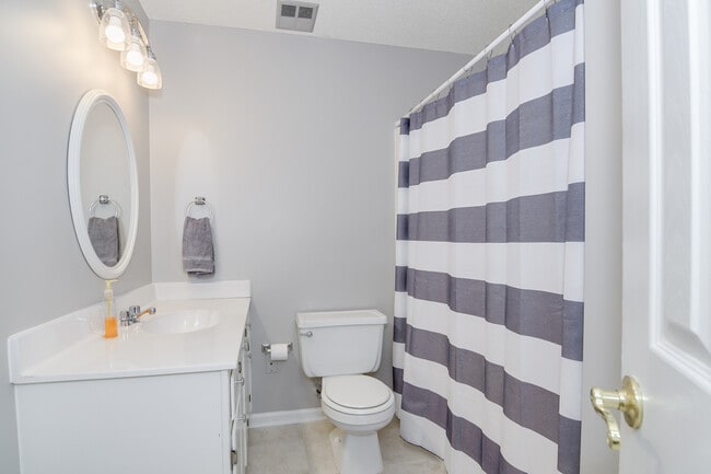 Building Photo - 662 Tara Ln