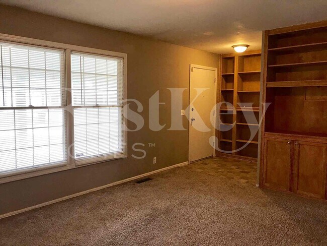 Building Photo - 1983 Greenheath Dr