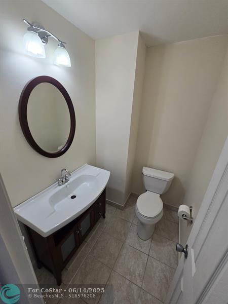 Building Photo - 336 N Birch Rd