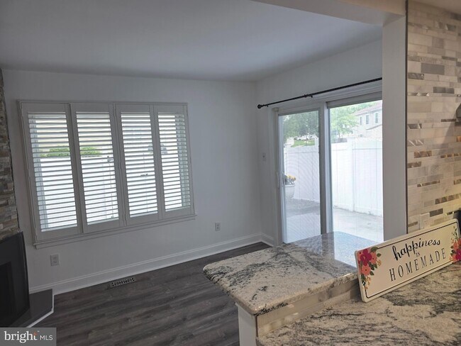 Building Photo - 251 Fir Tree Ct