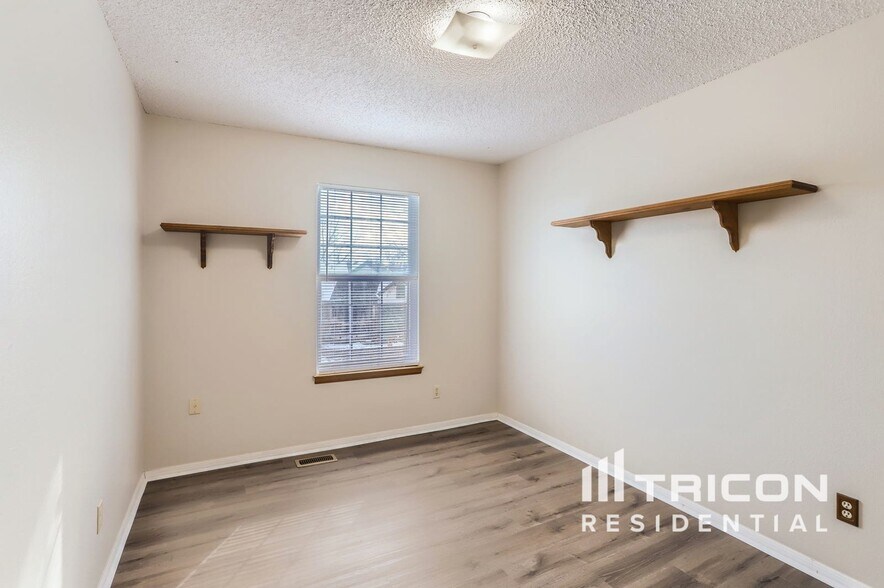 Building Photo - 525 Entrada Dr