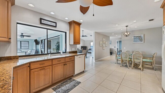 Building Photo - 830 Coronado Dr