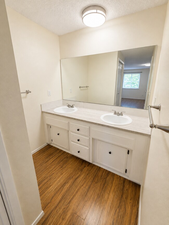 Building Photo - Must See 3 BED/2 Bath Rambler in Yelm Available 8/10/26! Close to JBLM!!!
