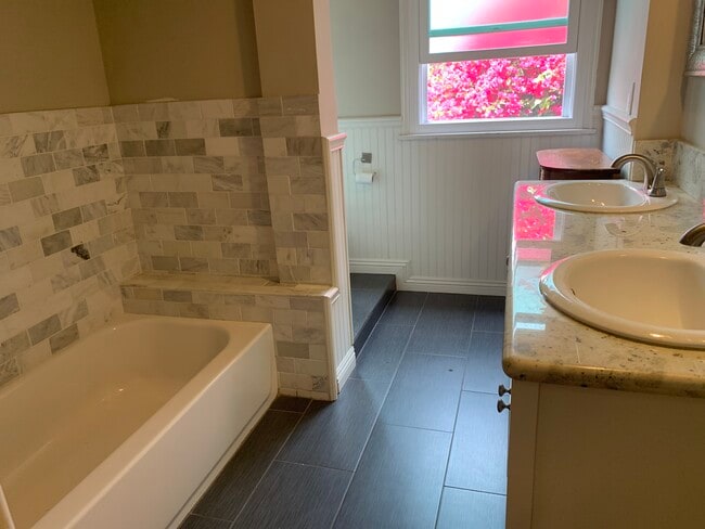 Building Photo - 4222 S Bronson Ave