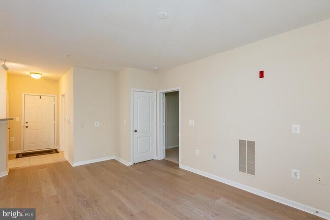 Building Photo - 400 Symphony Cir
