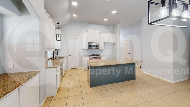 Building Photo - 2309 Aurora Dr