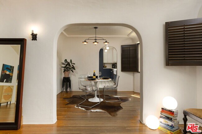 Building Photo - 5815 Saloma Ave