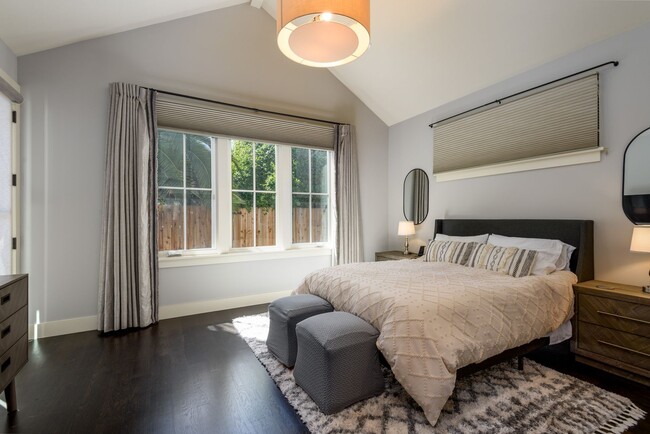 Building Photo - Furnished Downtown Palo Alto Modern Home with Timeless Design