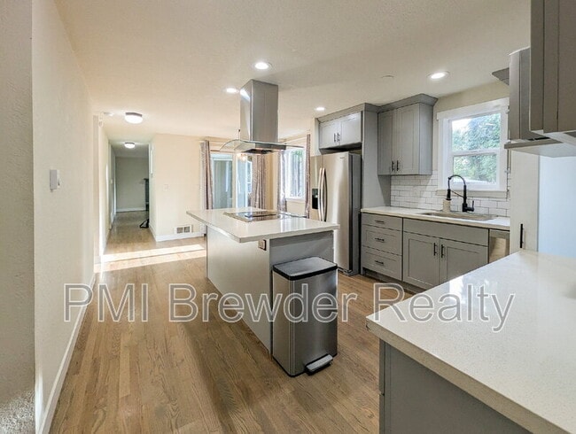 Building Photo - 7 E McGill Ave