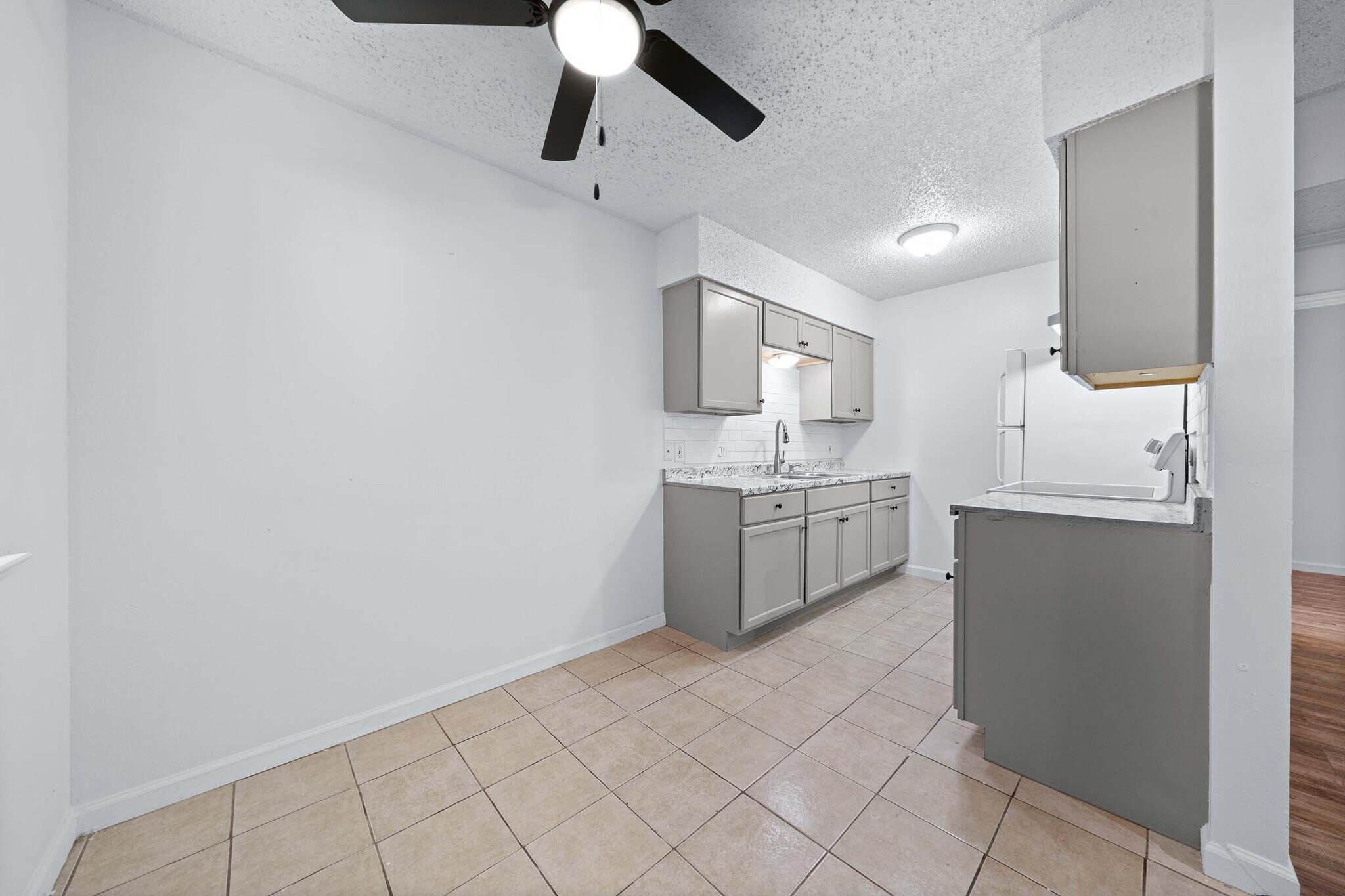 Building Photo - 9008 Galewood Dr