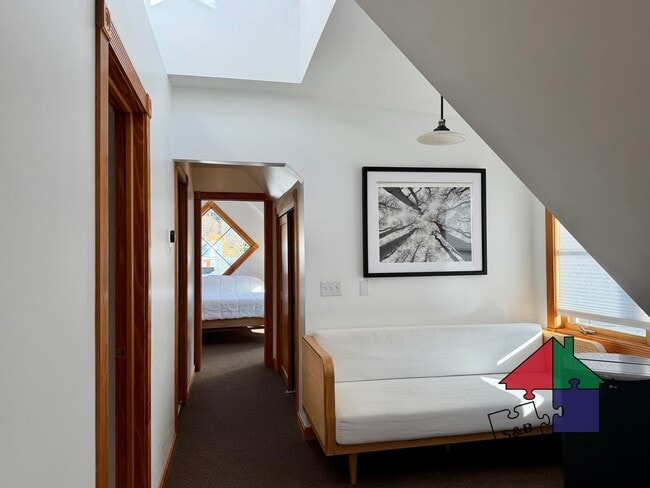 Building Photo - 112 Main St