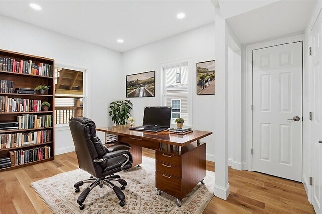 Building Photo - 438 Talbot Ave