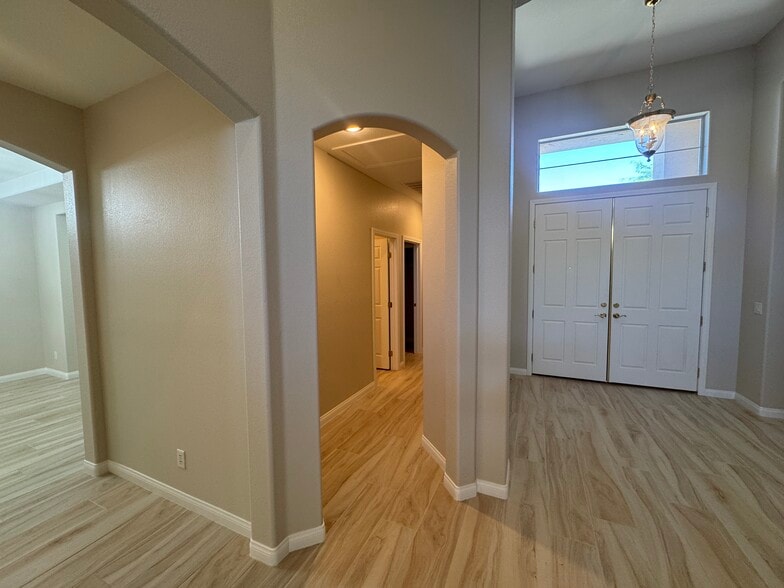 Building Photo - 712 Pinnacle Heights Ln
