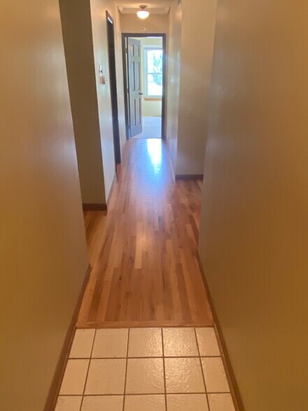 Hall to master, hall bath and 2nd bedroom - 8520 W 81st Dr