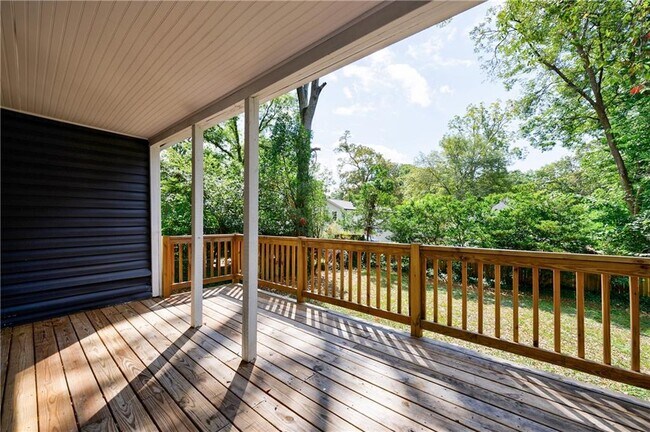 Building Photo - 554 Oak Dr