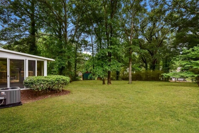 Building Photo - 2618 Treadway Dr