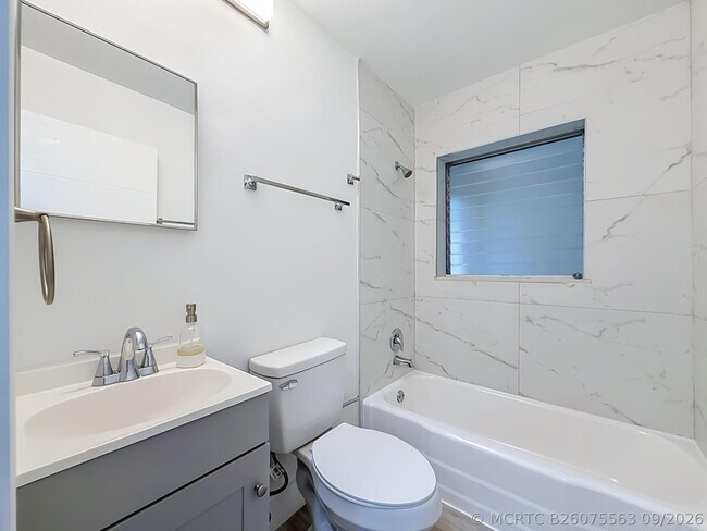 Building Photo - 1110 SW 31st St