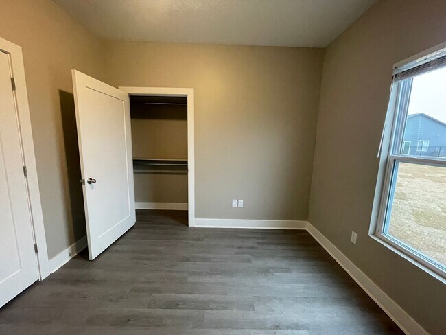 Building Photo - 9333/35 E Wassall