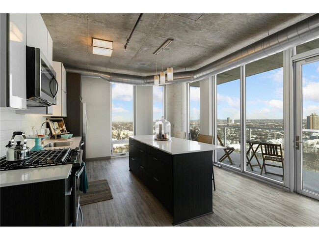 Building Photo - 315 1st Ave NE