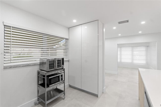 Building Photo - 8631 NW 12th St