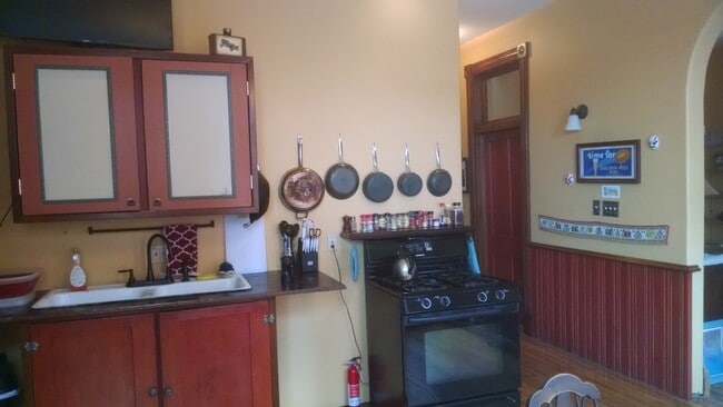 Building Photo - 314 N 1st St W