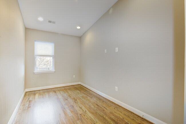 Building Photo - 125 15th St NE
